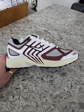 New Nike Air Pegasus Women’s White and Burgundy /brown Athletic Sneakers Sz W9